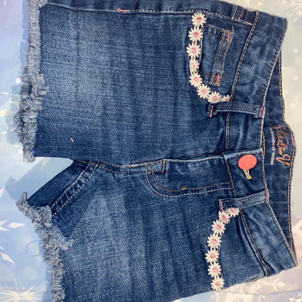 Shorts - Picture 3 of 3